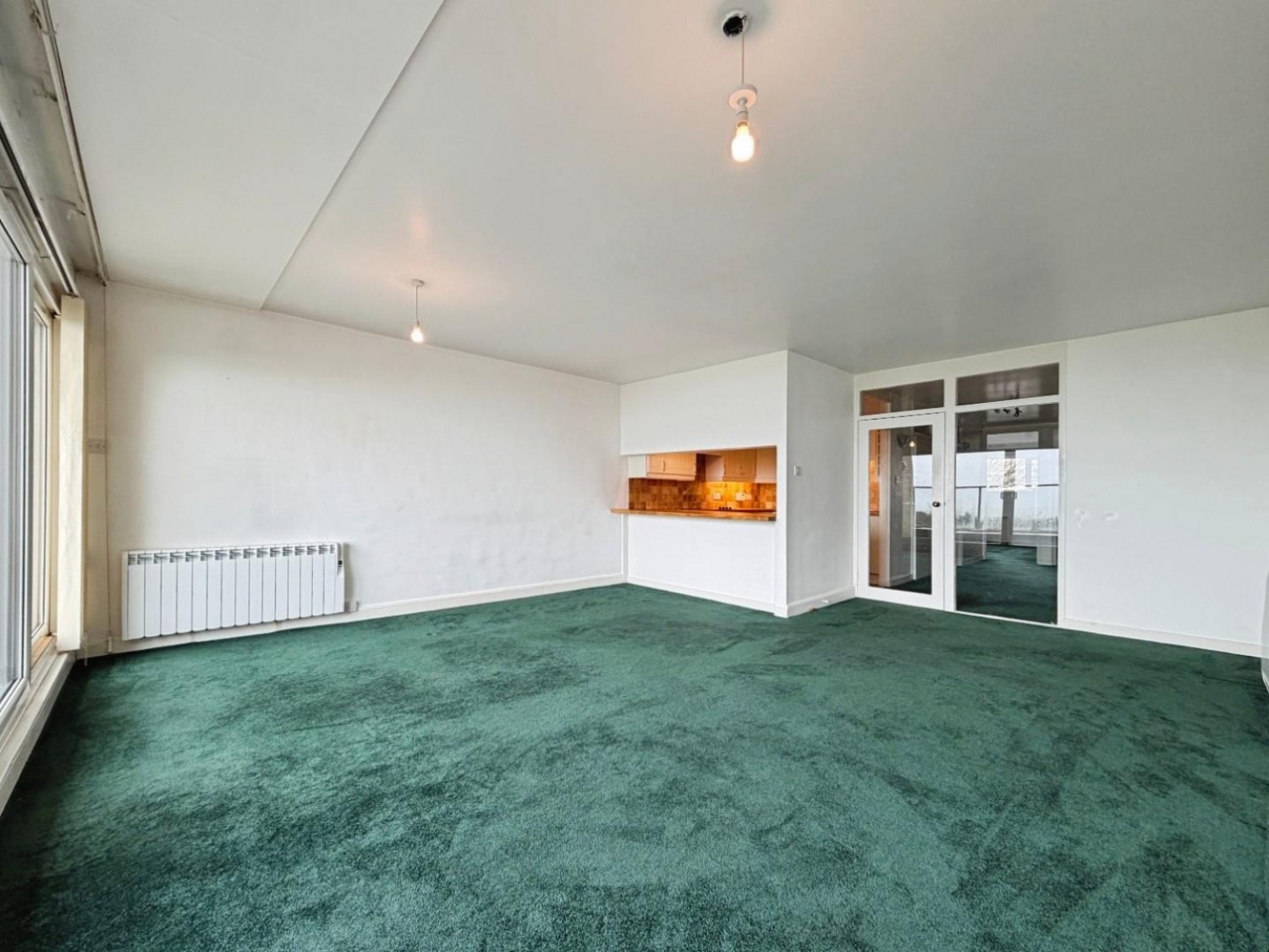 2 bedroom Flat to let in Whitecliffs, The Leas, Folkestone