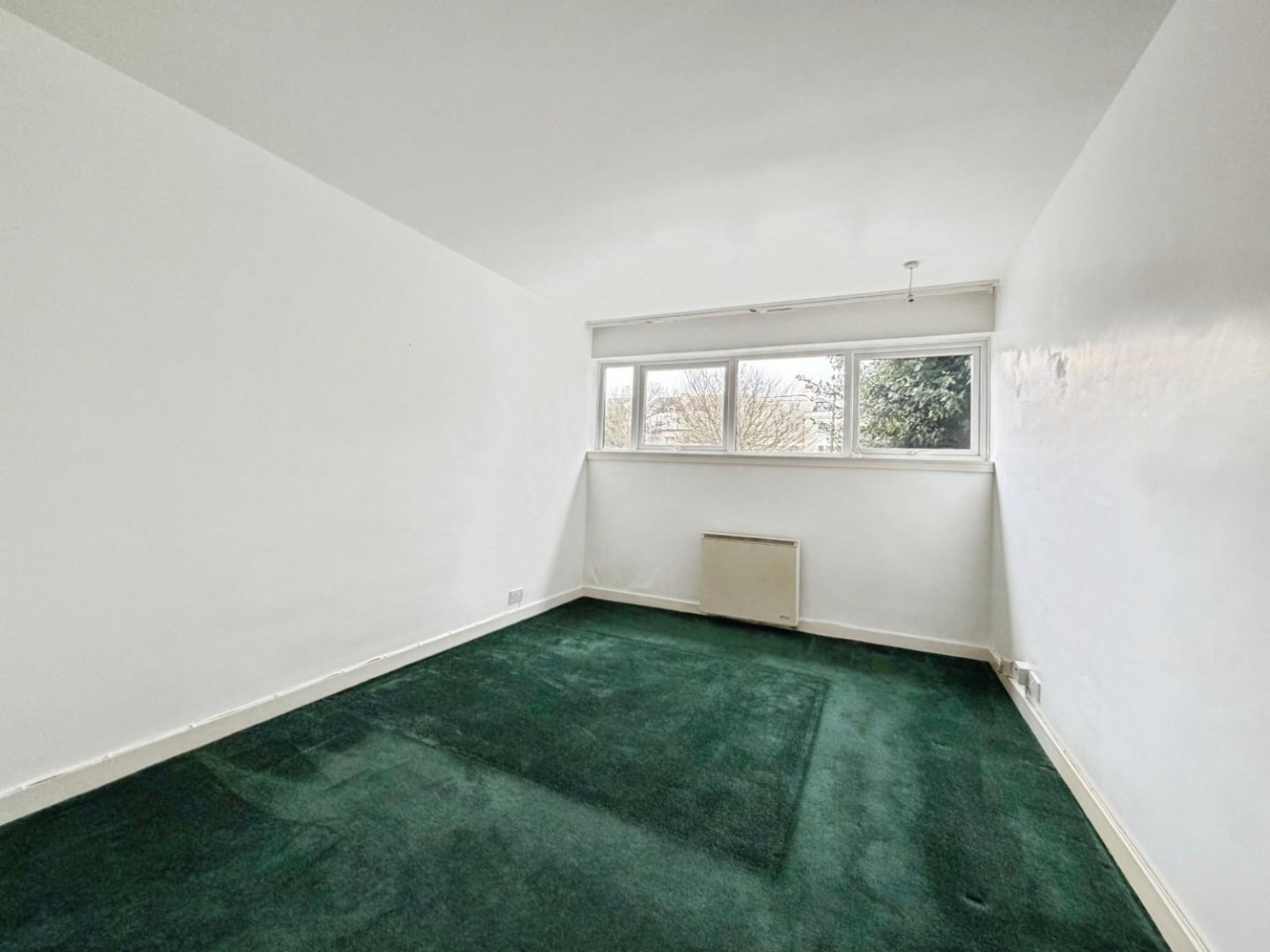 2 bedroom Flat to let in Whitecliffs, The Leas, Folkestone
