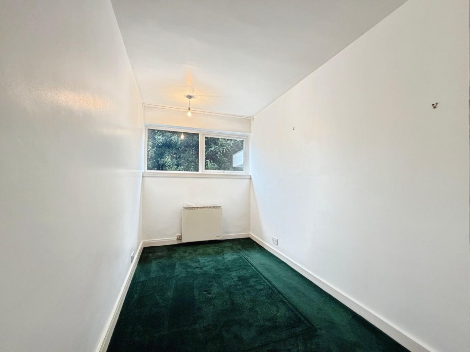 2 bedroom Flat to let in Whitecliffs, The Leas, Folkestone