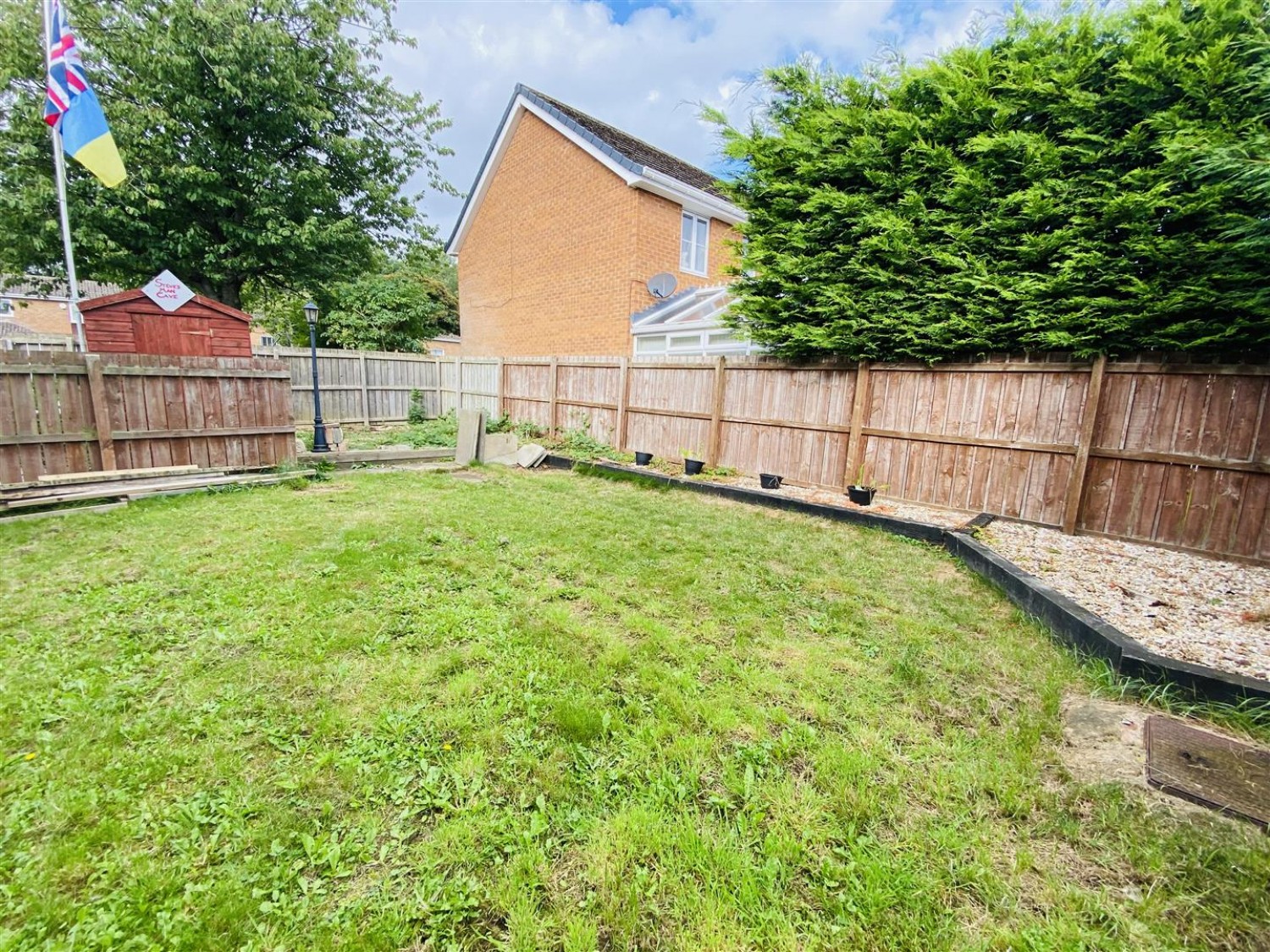 2 bedroom Flat to let in Roxby Avenue, Guisborough