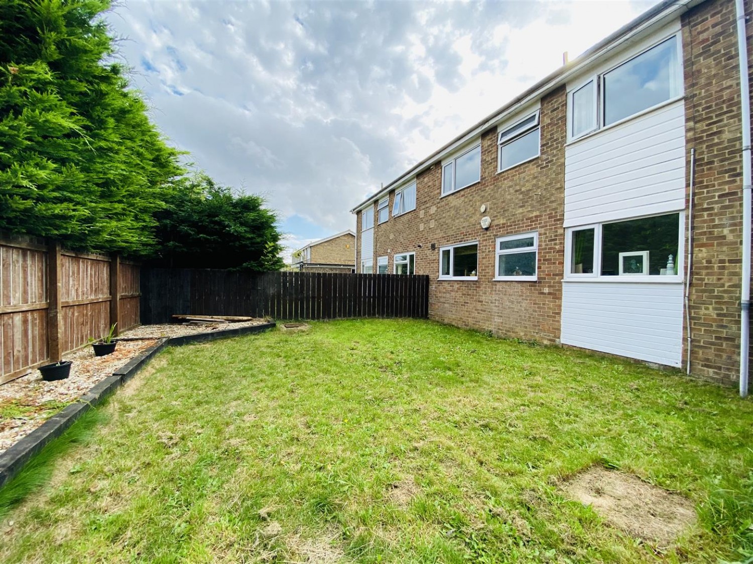 2 bedroom Flat to let in Roxby Avenue, Guisborough