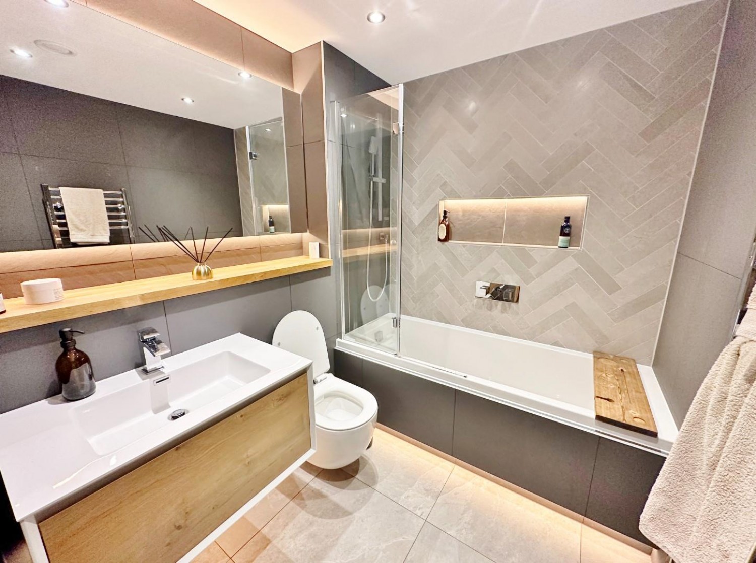 2 bedroom Flat to let in Wick Lane, Bow