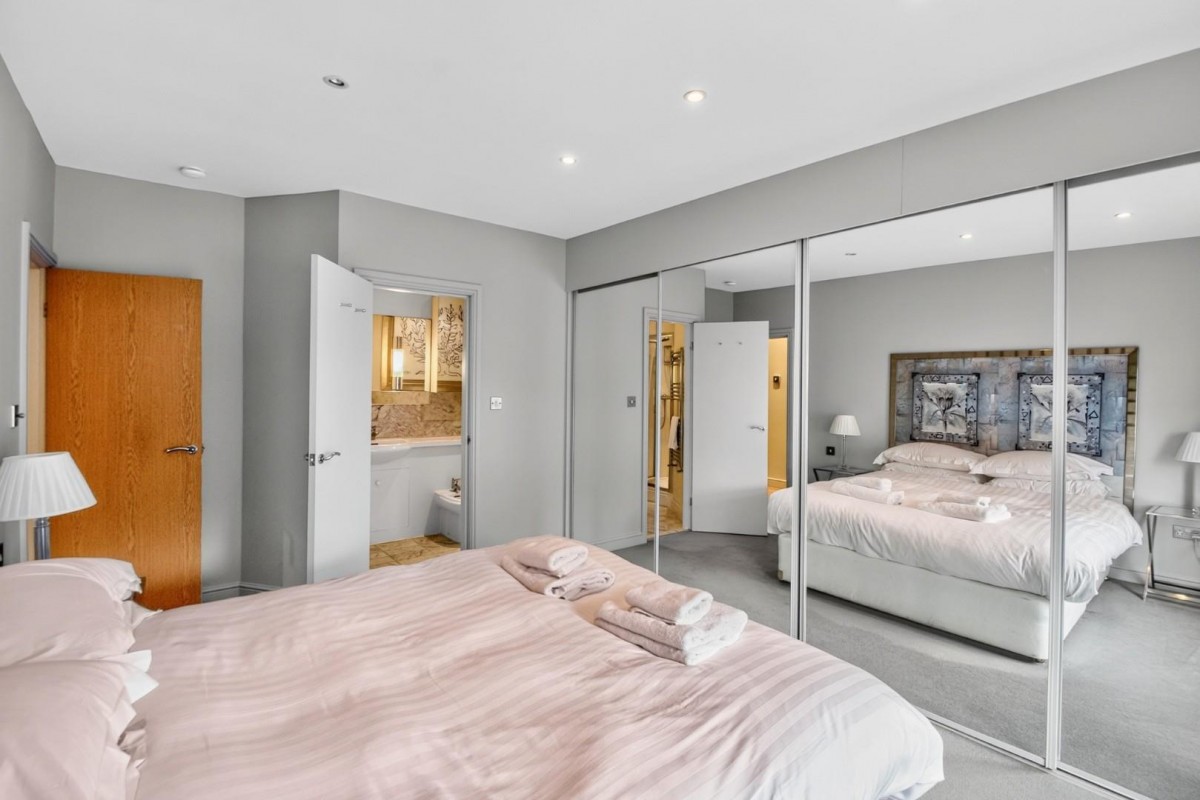 89 Valley Drive, Harrogate