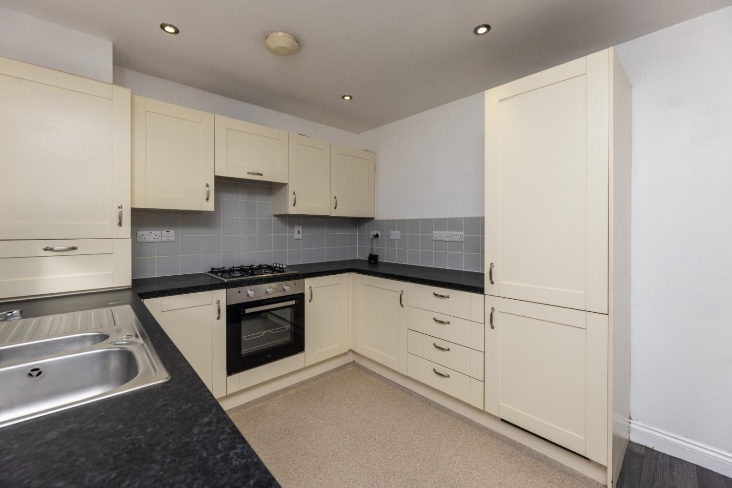 3 bedroom House to let in Lo Lane, Ackworth, Pontefract