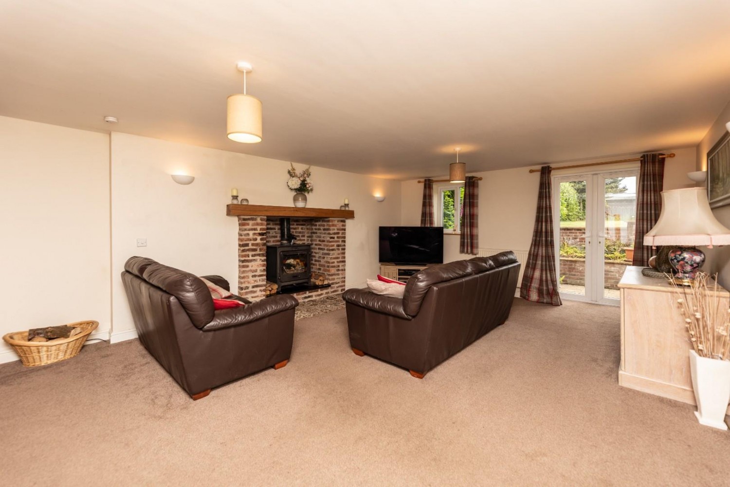 3 bedroom House to let in The Green, Sharlston Common, Wakefield