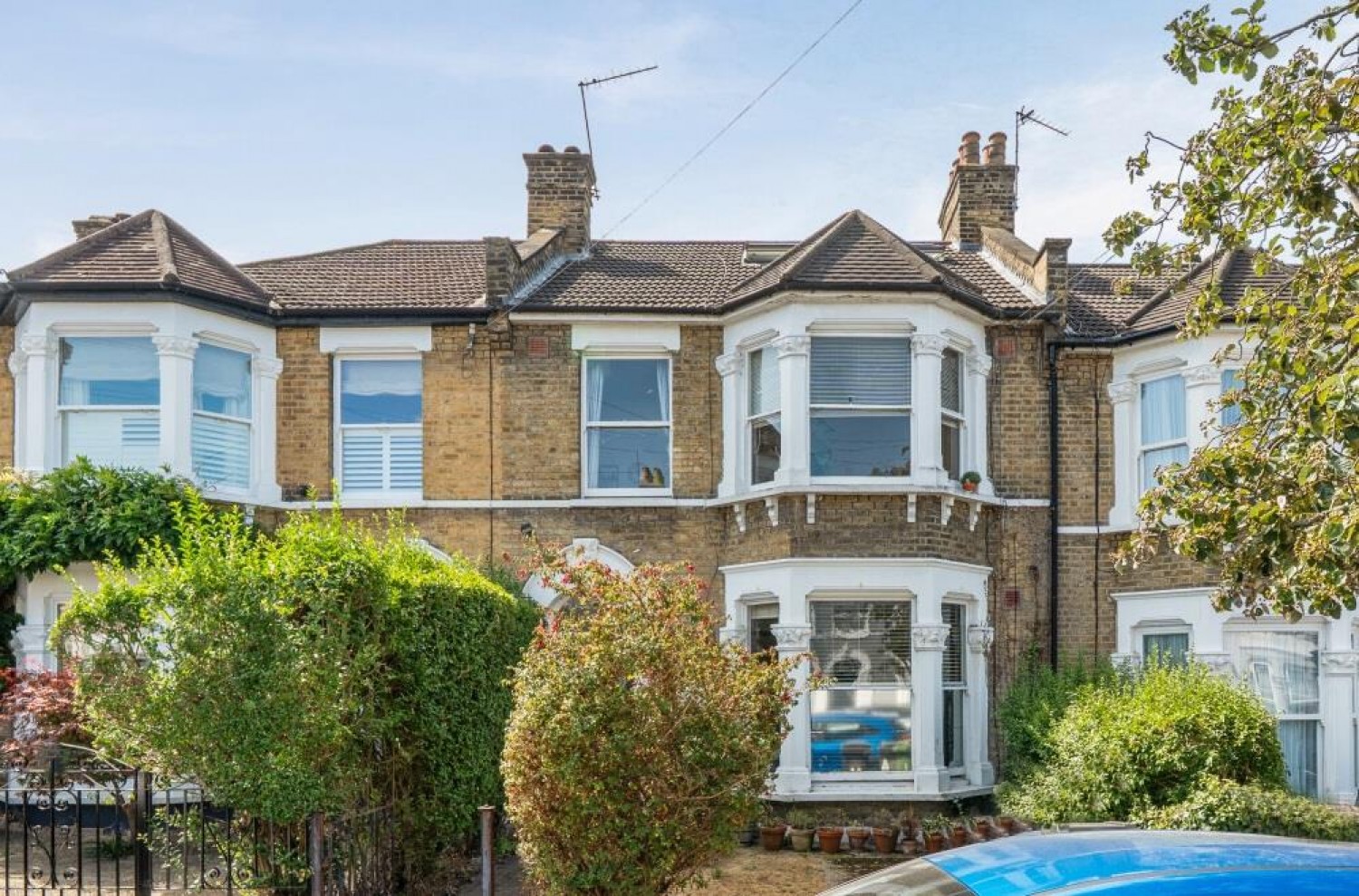 3 bedroom Flat for sale in Arngask Road, London, SE6 1XU