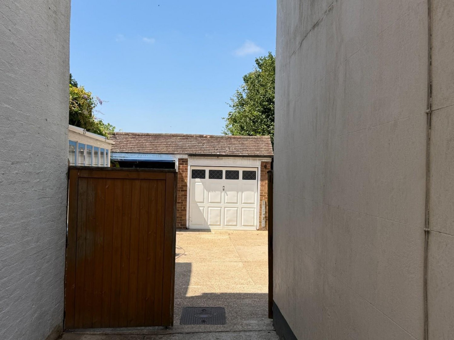 4 bedroom House for sale in Hunter Road, Willesborough, Ashford Kent TN24 0RT