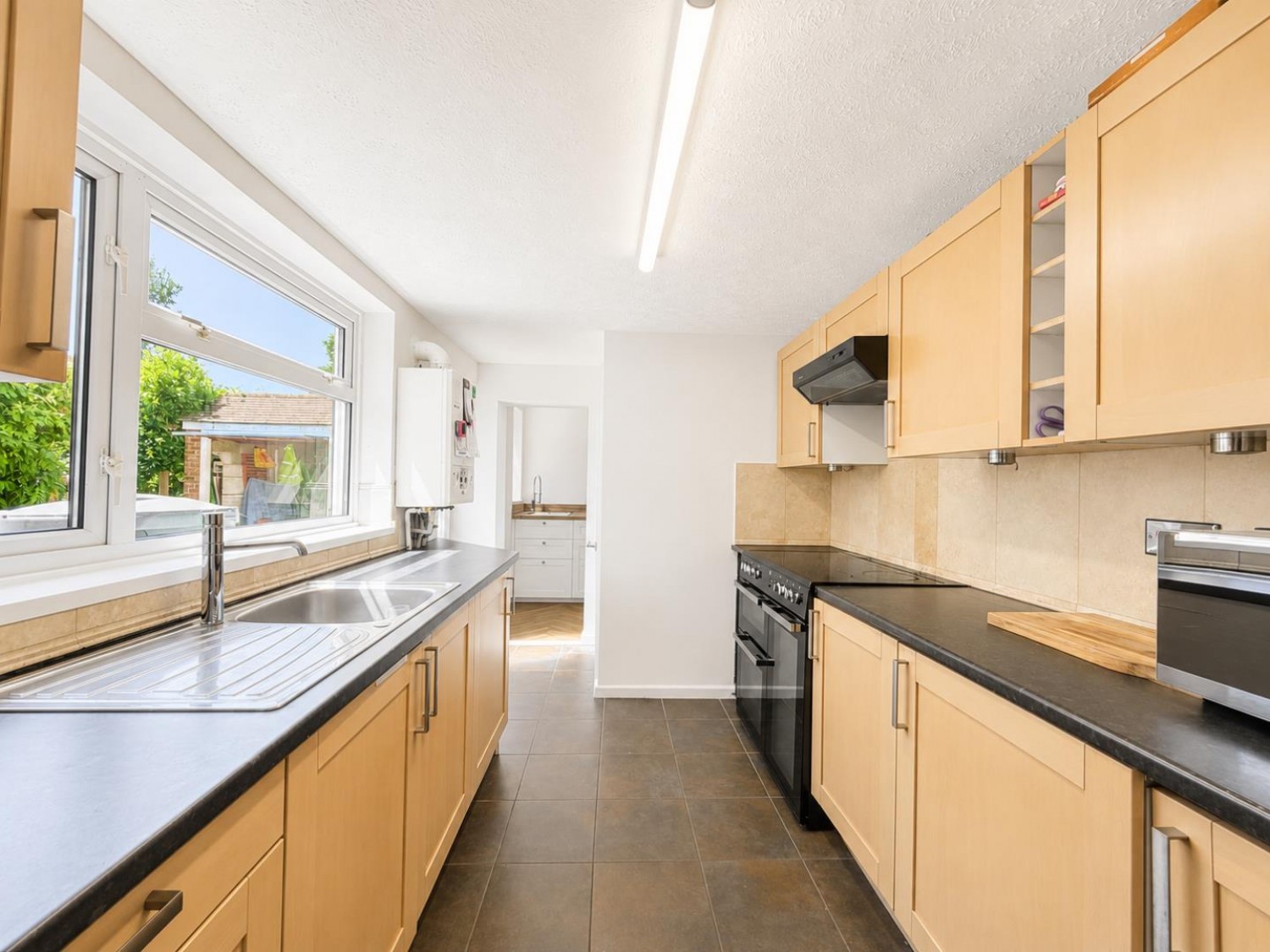 4 bedroom House for sale in Hunter Road, Willesborough, Ashford Kent TN24 0RT