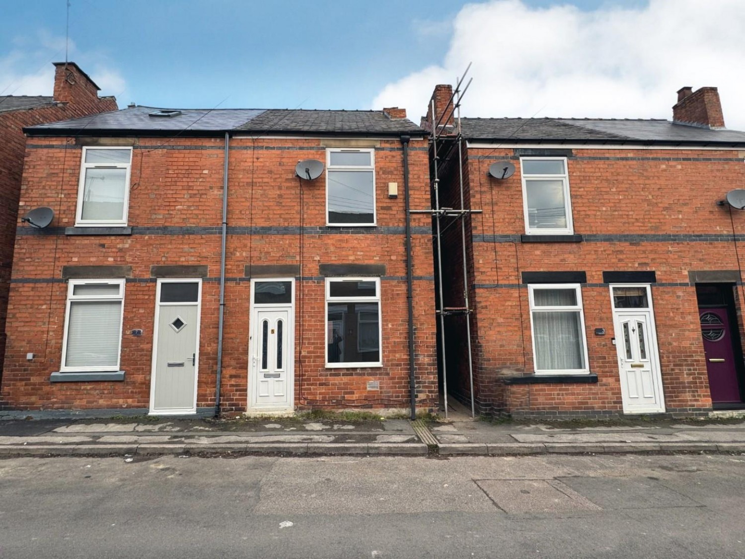 2 bedroom House to let in Hope Street, Brampton, Chesterfield