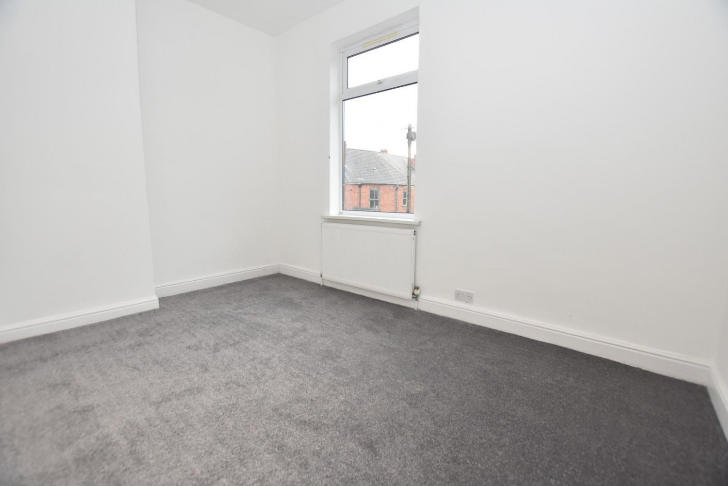 2 bedroom House to let in Hope Street, Brampton, Chesterfield