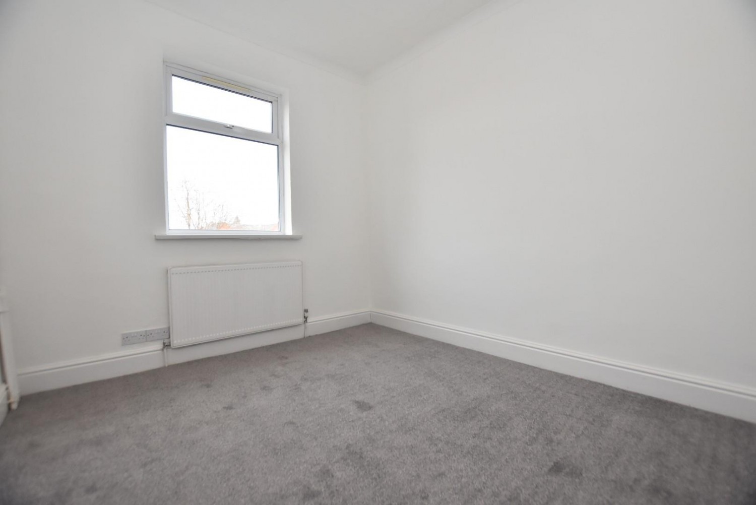 2 bedroom House to let in Hope Street, Brampton, Chesterfield