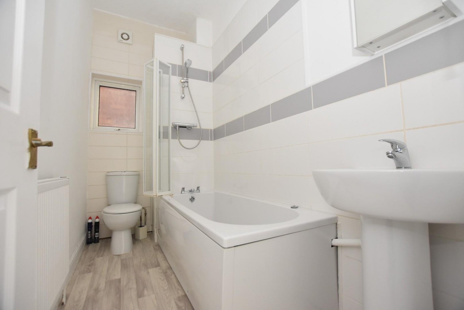 2 bedroom House to let in Hope Street, Brampton, Chesterfield