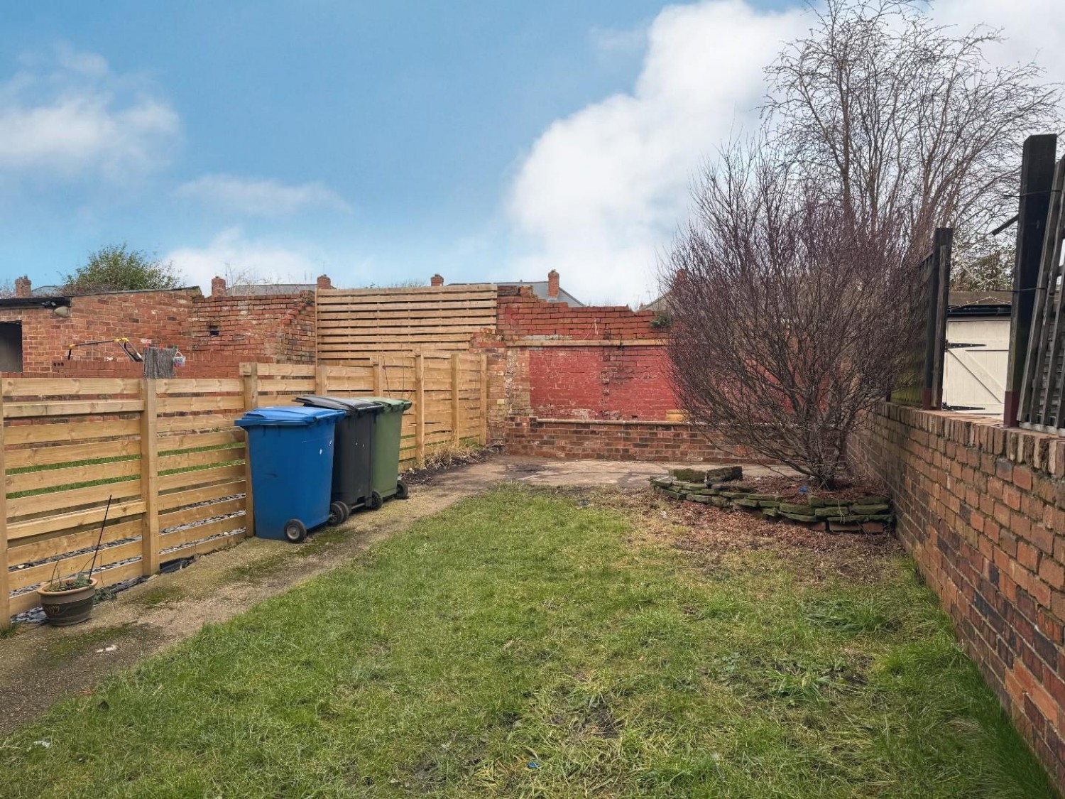 2 bedroom House to let in Hope Street, Brampton, Chesterfield