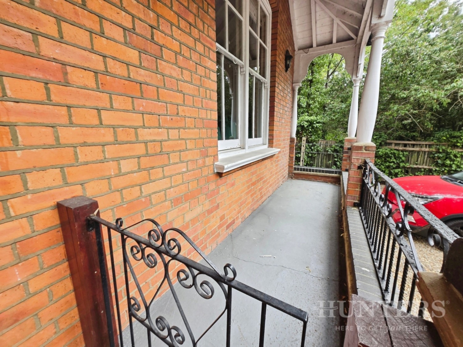 2 bedroom Flat for sale in North Street, Carshalton