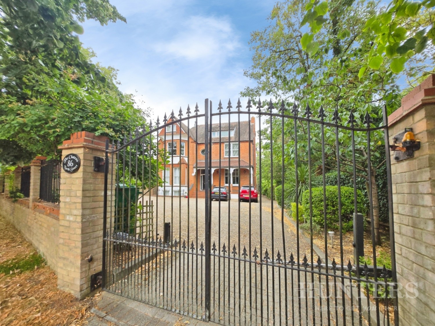 2 bedroom Flat for sale in North Street, Carshalton