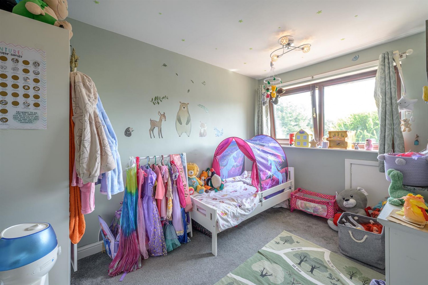 4 bedroom House for sale in Honeysuckle Avenue, Kingswinford, DY6 7ED
