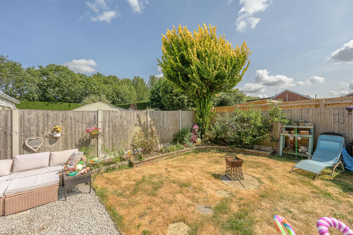 4 bedroom House for sale in Honeysuckle Avenue, Kingswinford, DY6 7ED