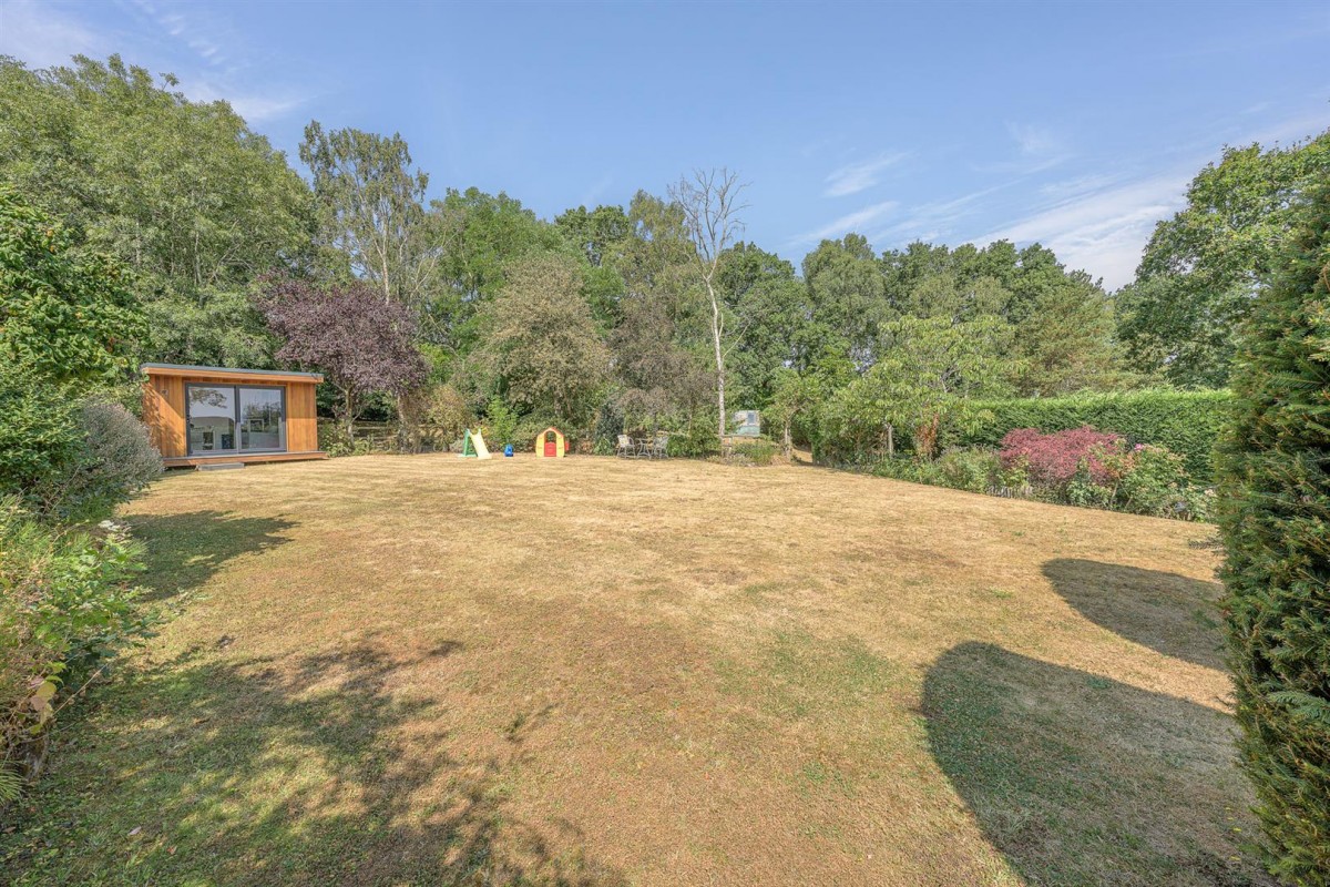 Hyperion Road, Stourton, Stourbridge, DY7 6SD