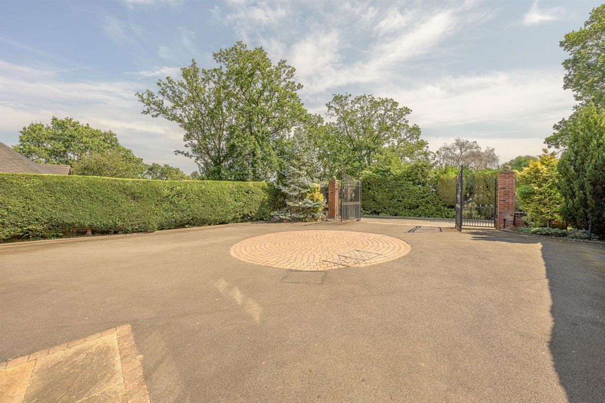 Hyperion Road, Stourton, Stourbridge, DY7 6SD