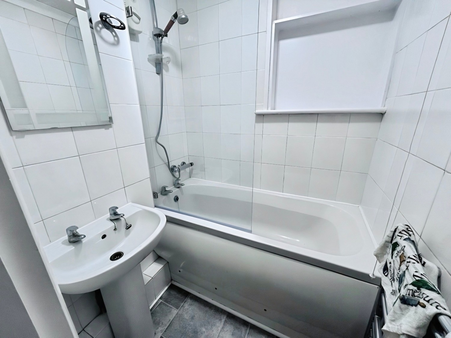 2 bedroom Flat to let in Christ Church Road, Folkestone