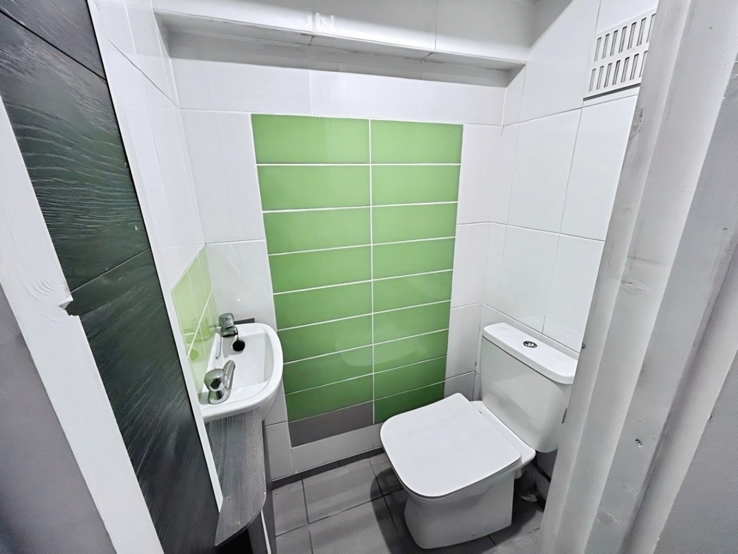 2 bedroom Flat to let in Christ Church Road, Folkestone