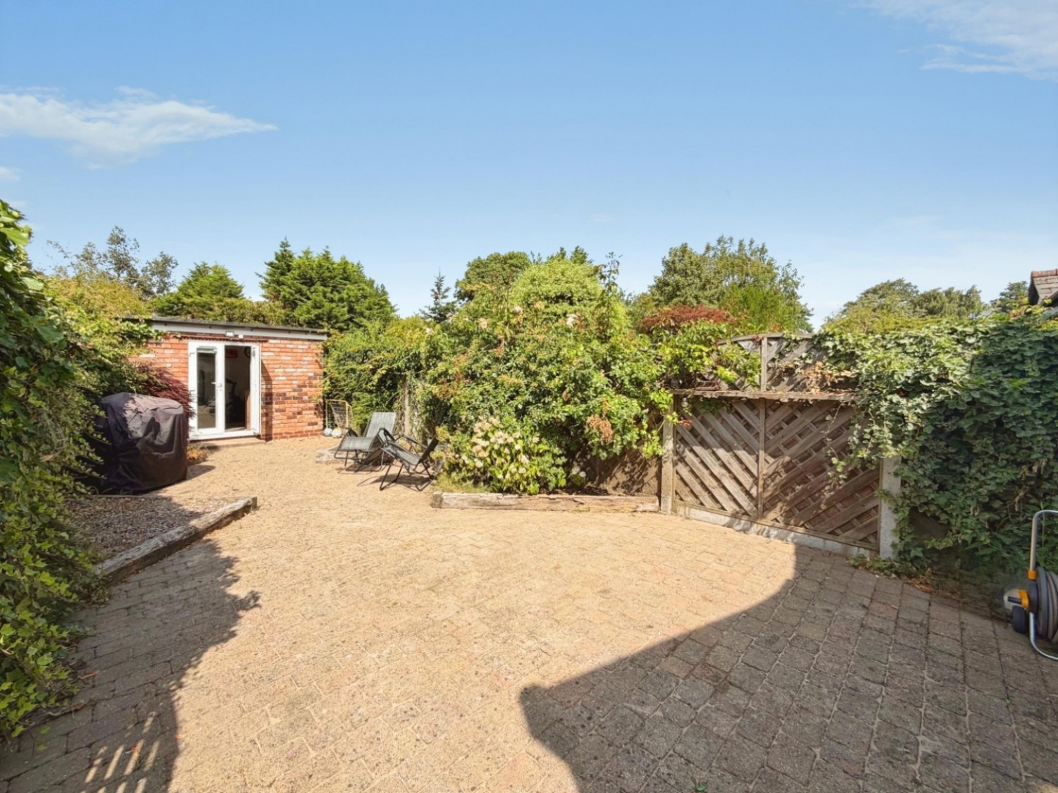 3 bedroom House to let in Broomfields Avenue, Solihull B91 2NP