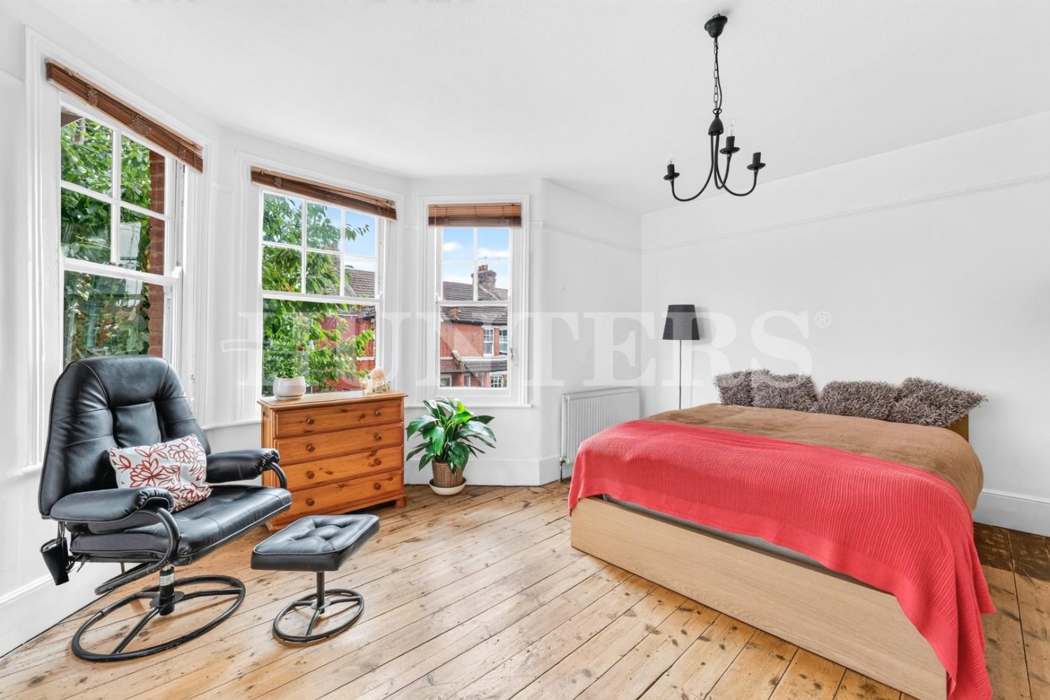 2 bedroom House for sale in Sherringham Avenue, London