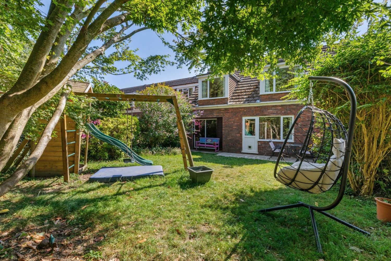 3 bedroom House for sale in The Gowers, Amersham, Buckinghamshire, HP6 6ER
