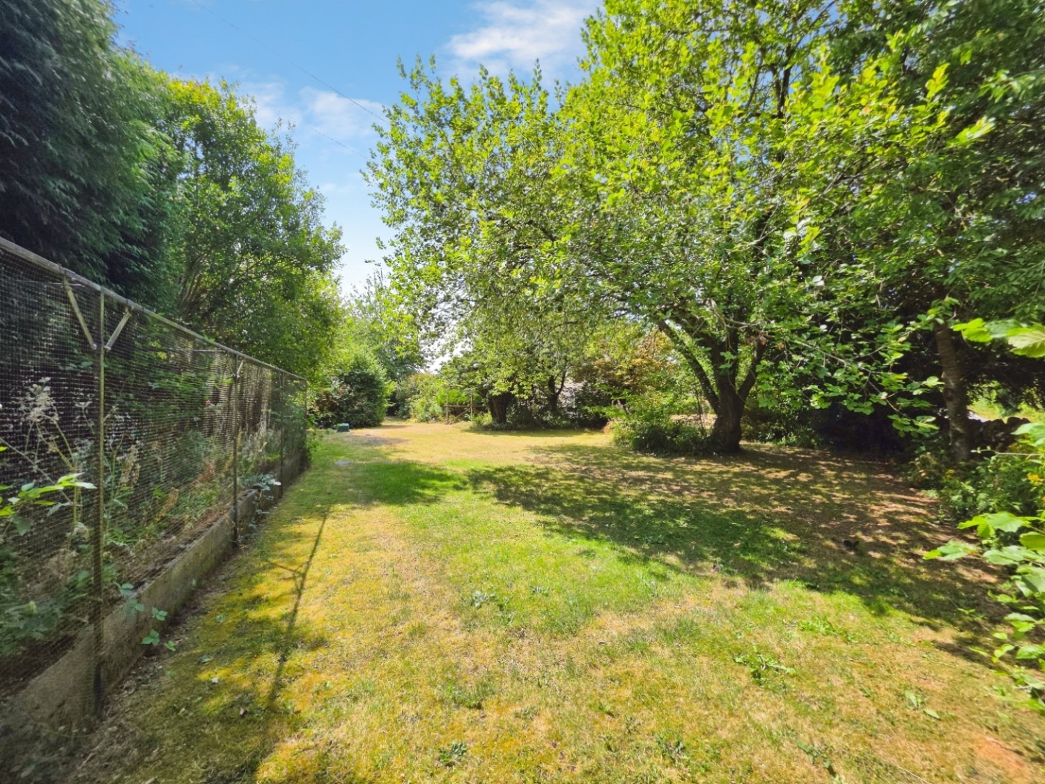 4 bedroom House for sale in Nympsfield, Stonehouse, GL10 3TR
