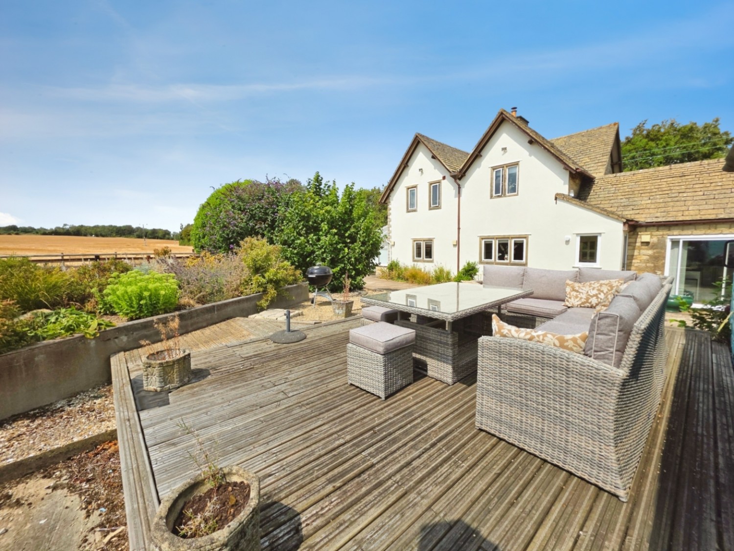 4 bedroom House for sale in Nympsfield, Stonehouse, GL10 3TR