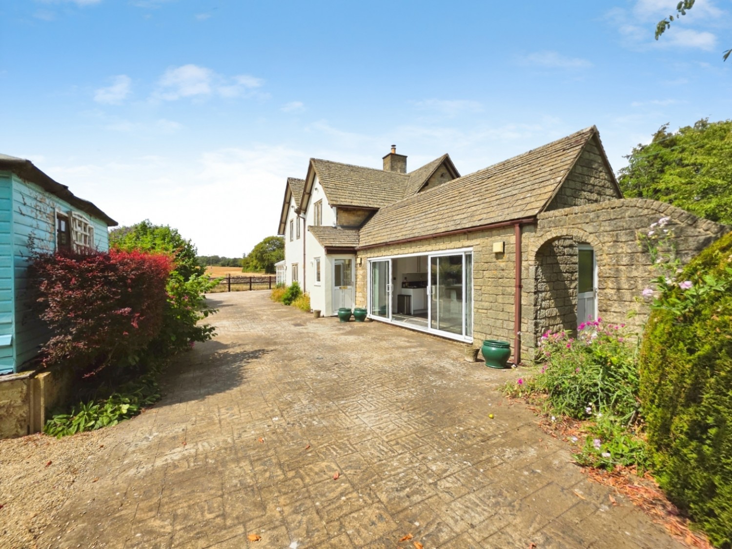4 bedroom House for sale in Nympsfield, Stonehouse, GL10 3TR