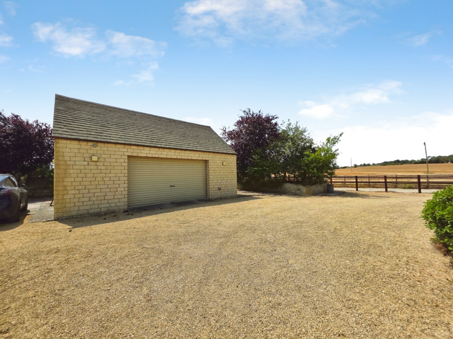4 bedroom House for sale in Nympsfield, Stonehouse, GL10 3TR