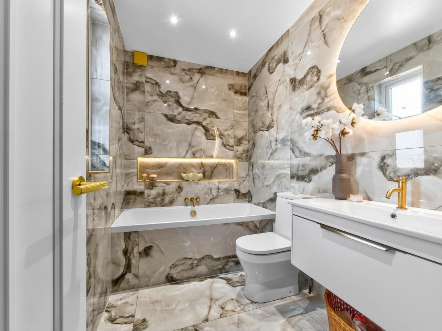 2 bedroom House for sale in Neville Terrace, York