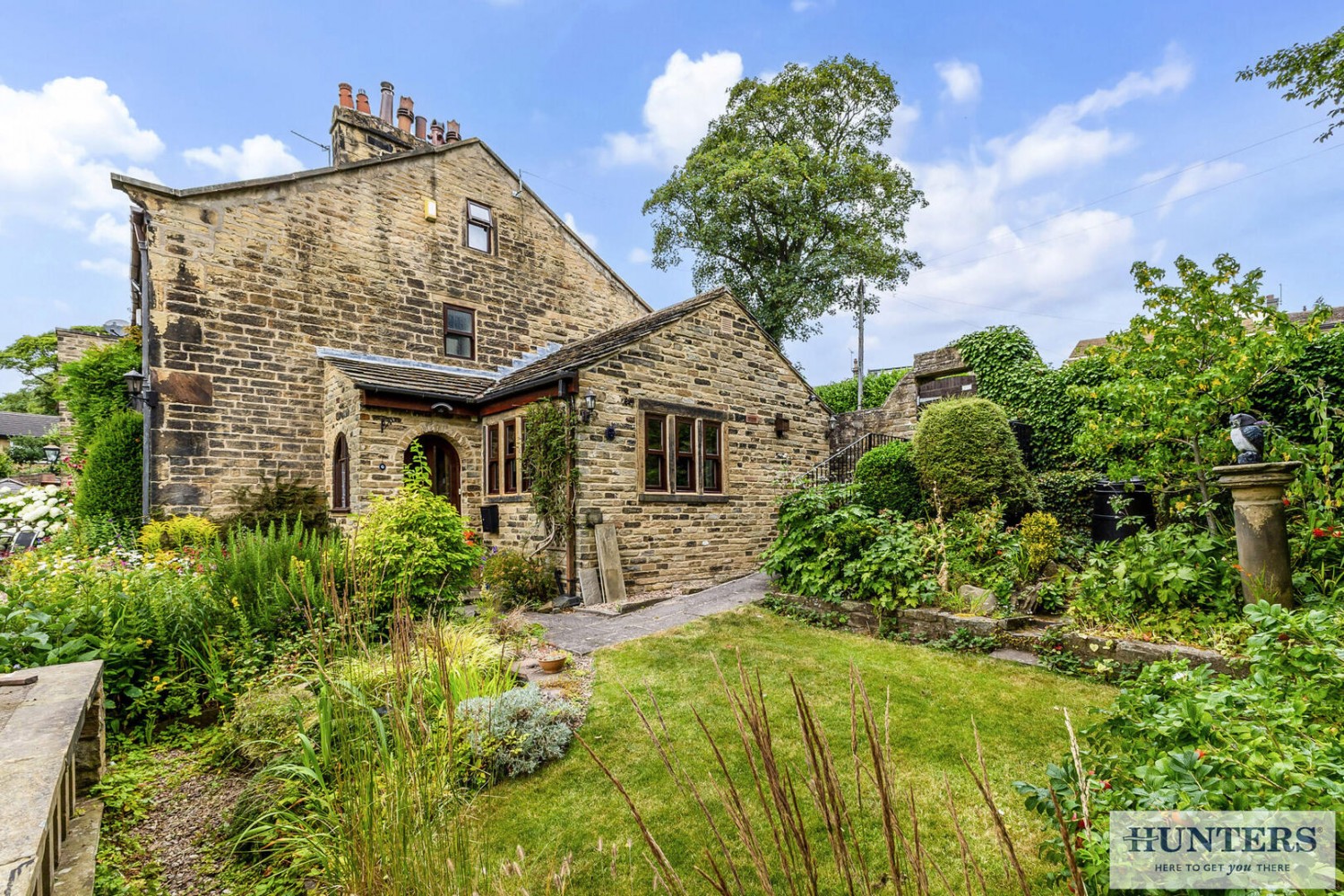 4 bedroom House for sale in Town Street, Rawdon, Leeds
