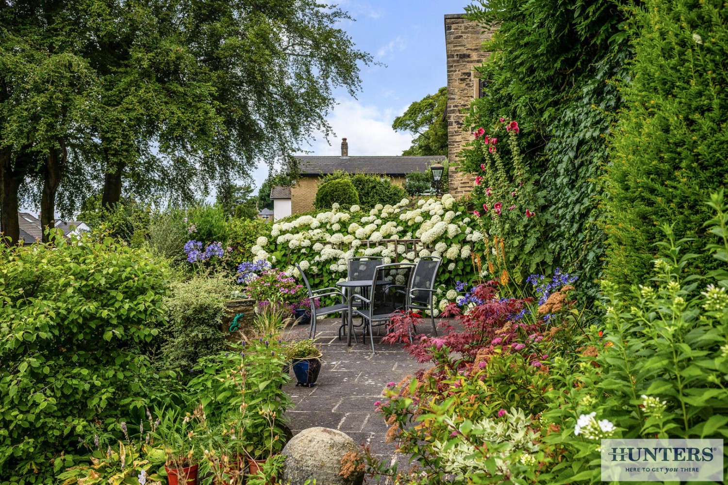 4 bedroom House for sale in Town Street, Rawdon, Leeds