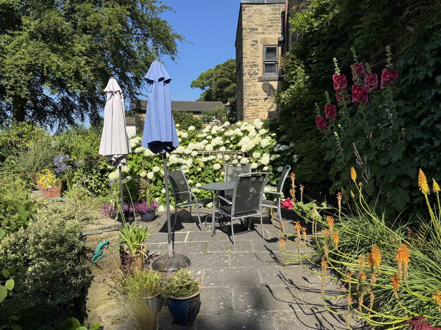 4 bedroom House for sale in Town Street, Rawdon, Leeds