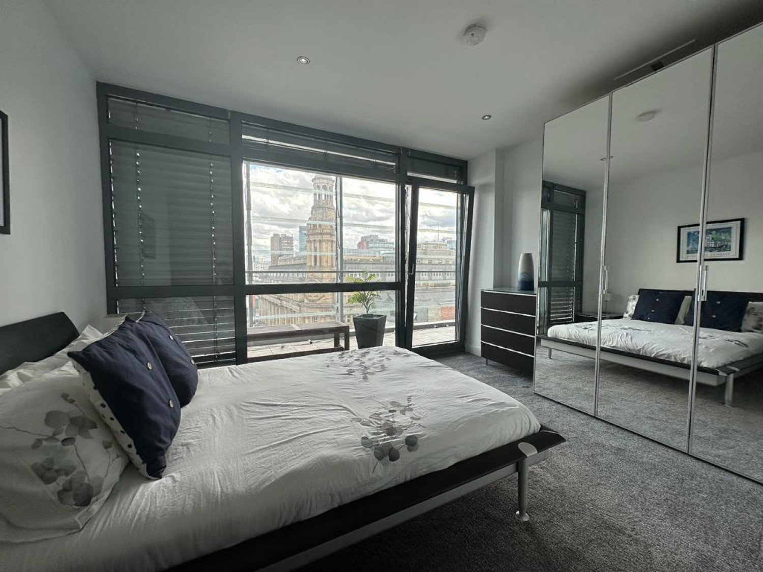 2 bedroom Flat to let in 1 Deansgate, Manchester