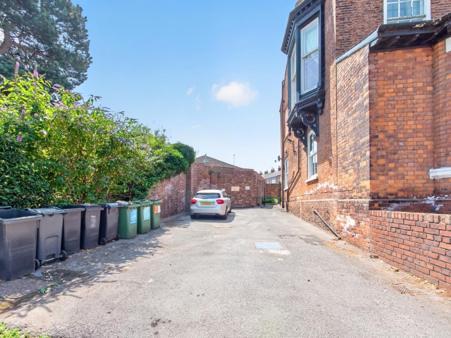 2 bedroom Flat for sale in Holgate Road, York