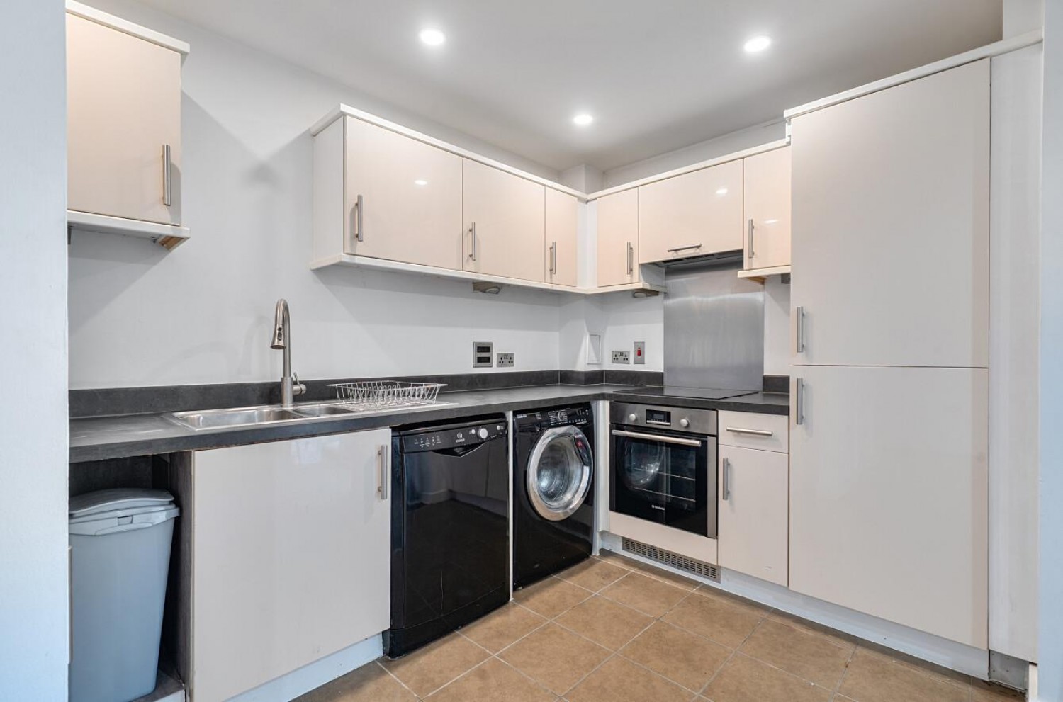 1 bedroom Flat to let in Meadowcroft Mews, George Lane, London, SE6 4AP