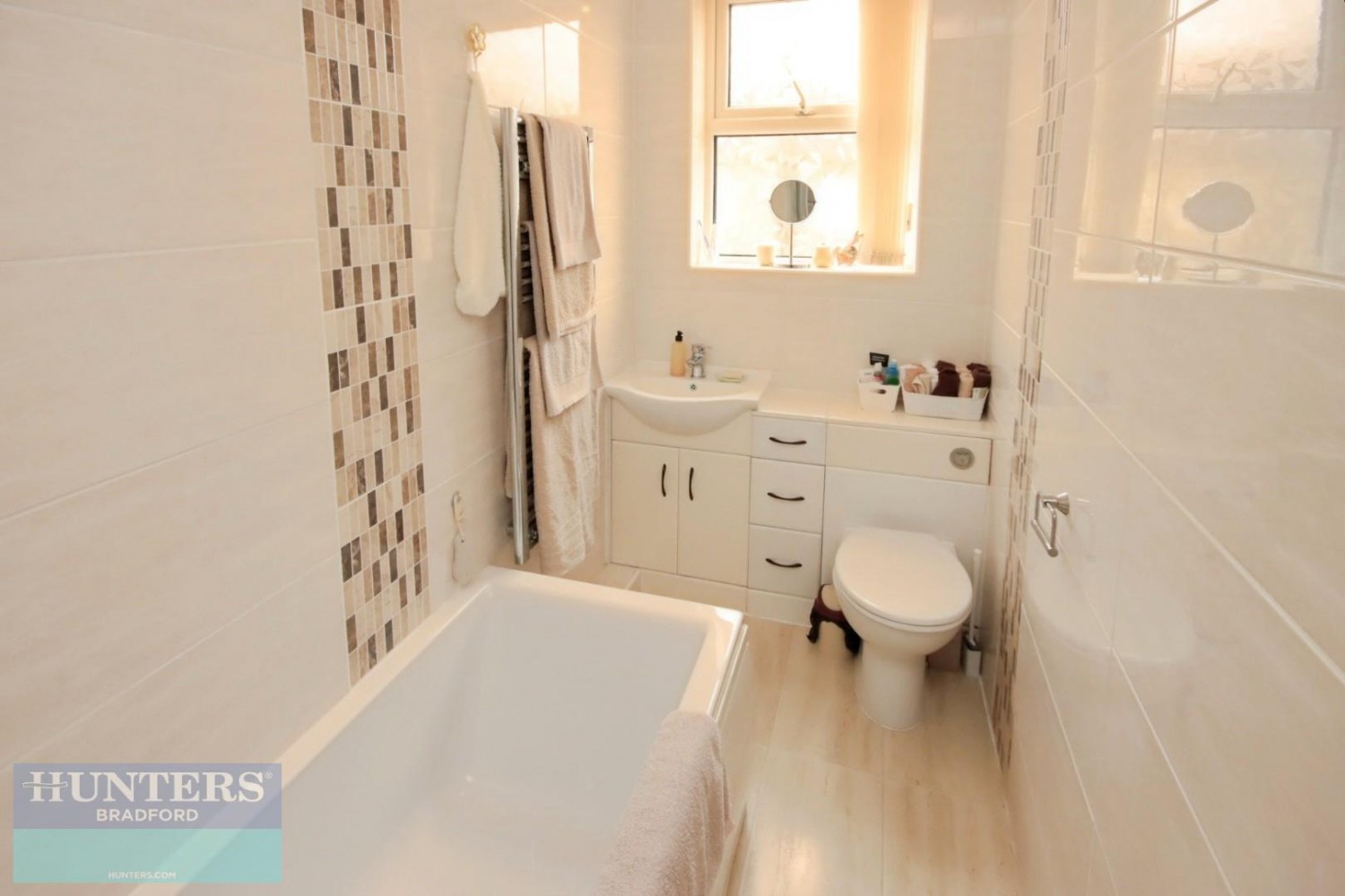 5 bedroom House for sale in Holme Lane Bradford, West Yorkshire, BD4 0QA