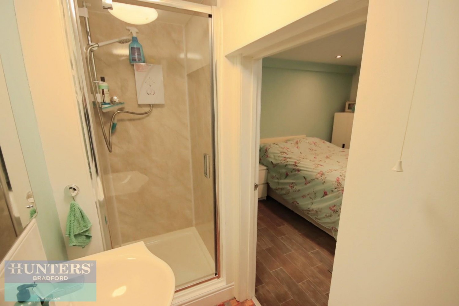 5 bedroom House for sale in Holme Lane Bradford, West Yorkshire, BD4 0QA