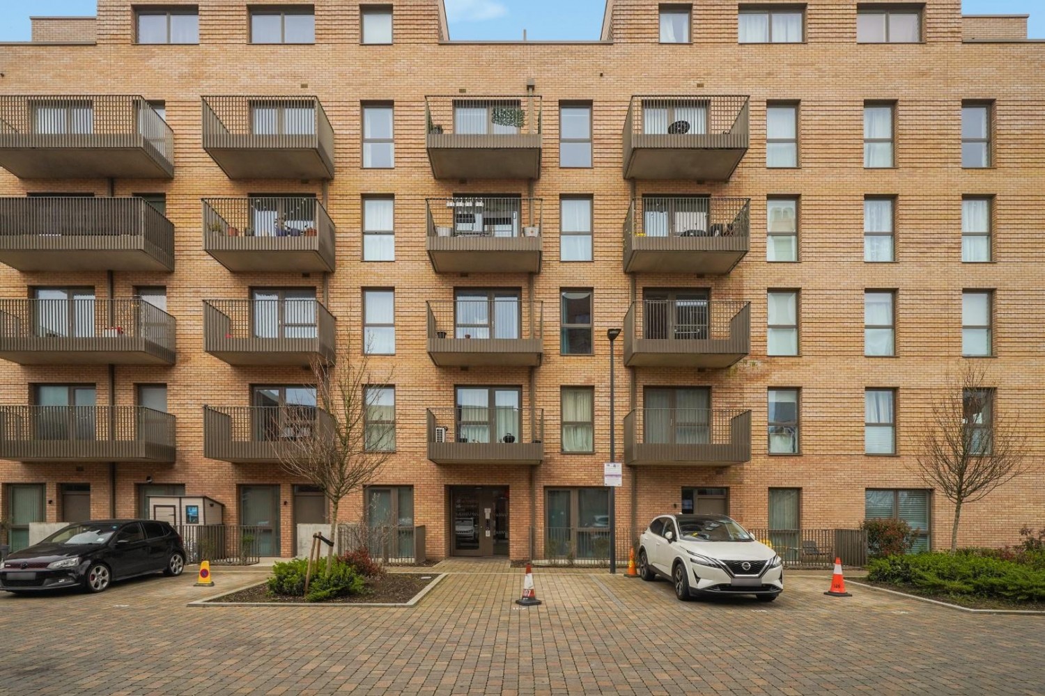 2 bedroom Flat to let in Meadowview Close, Harrow