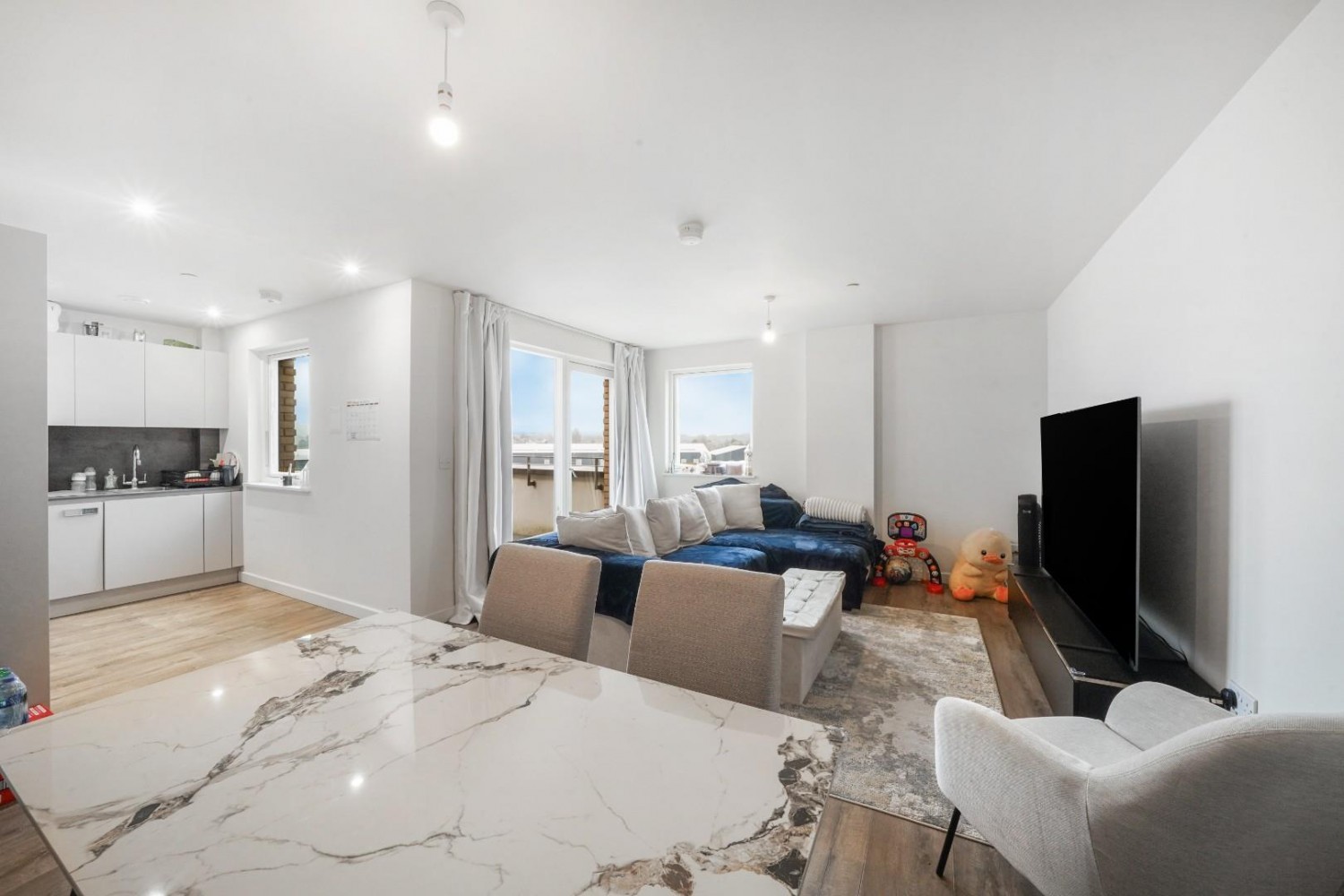 2 bedroom Flat to let in Meadowview Close, Harrow