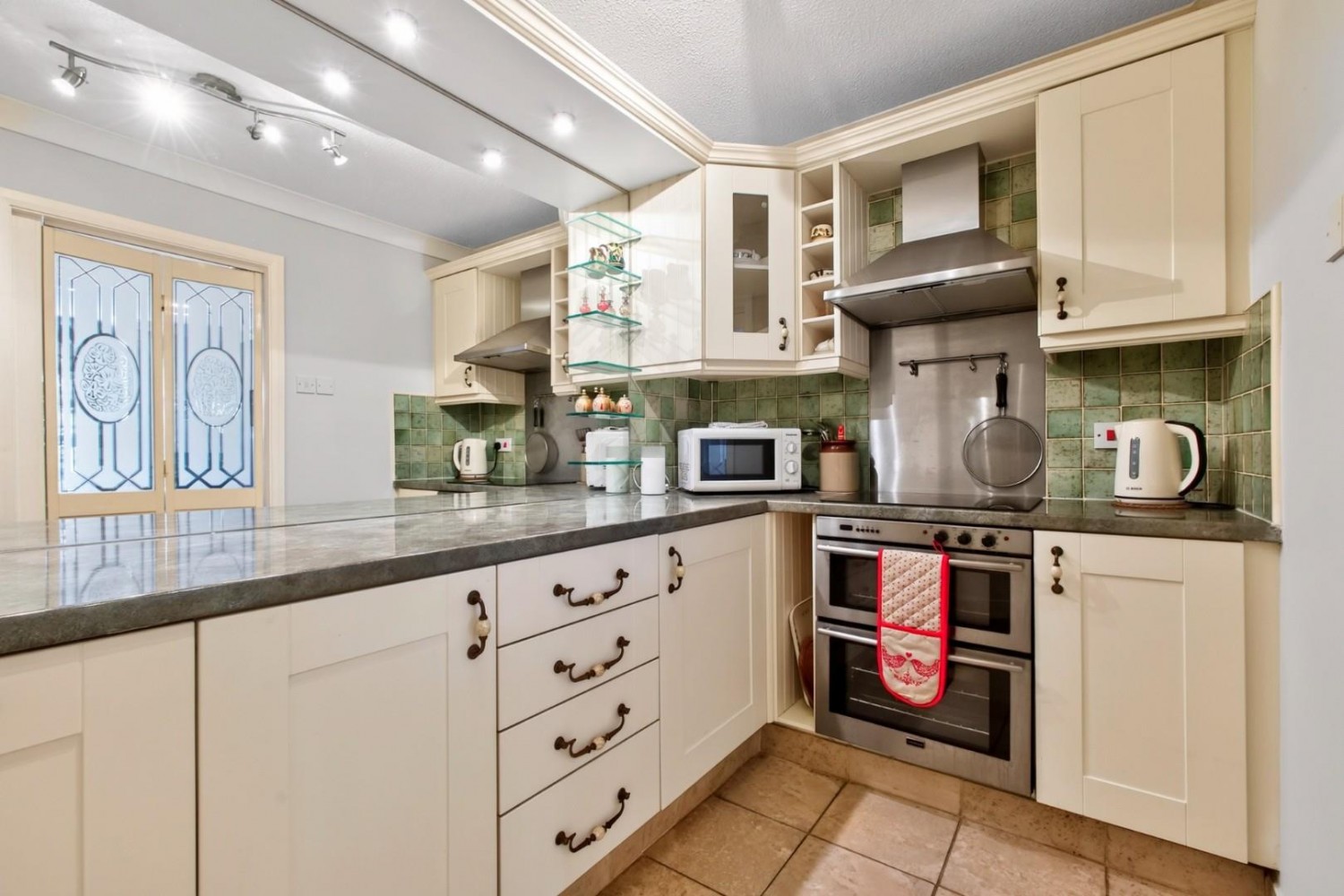 2 bedroom Flat for sale in Woodlands Avenue, Harrogate