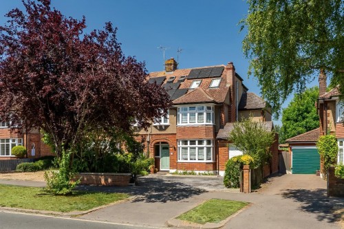First Avenue, Dunstable