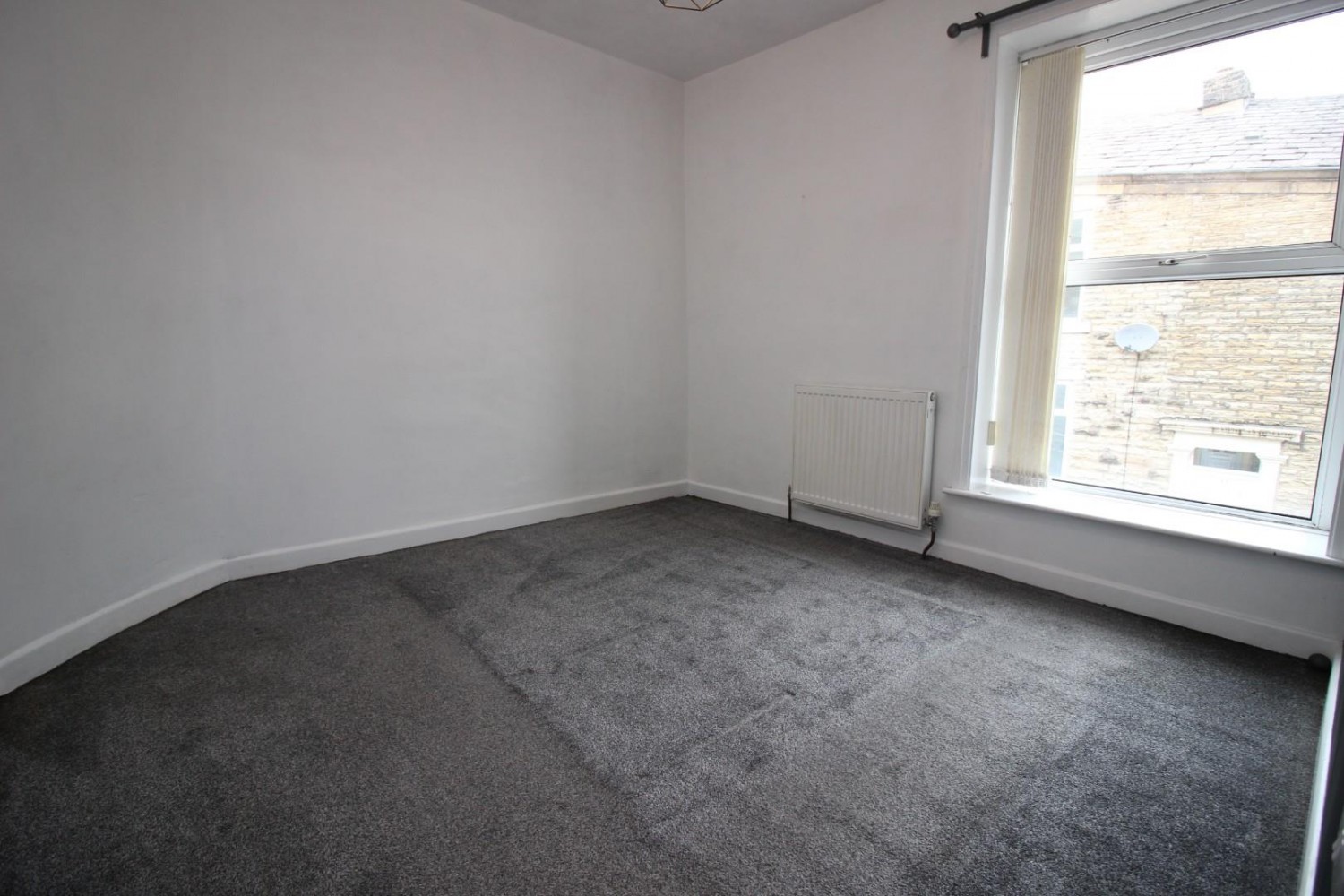 2 bedroom House to let in Reservoir Street, Darwen