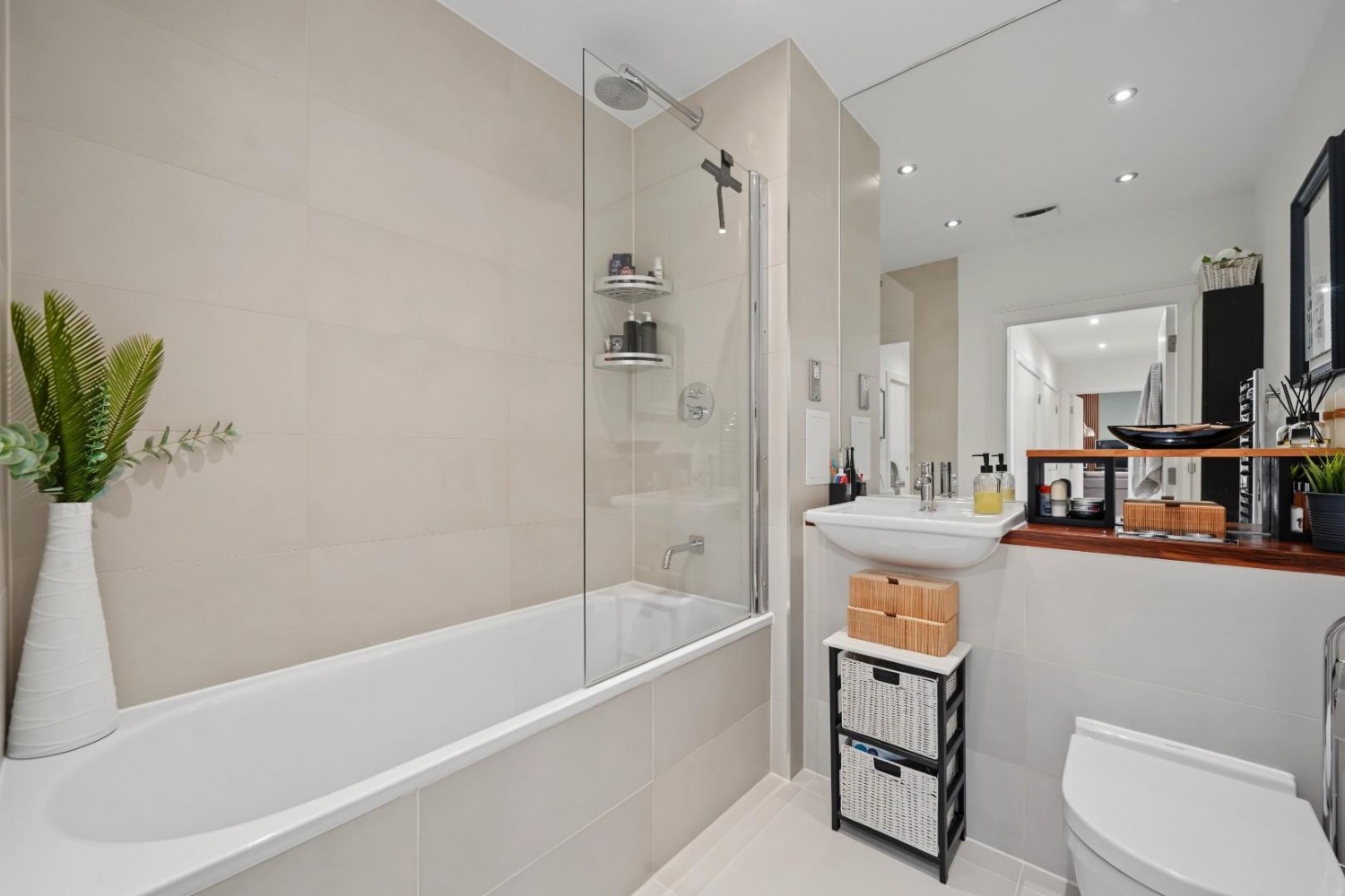 2 bedroom Flat for sale in Casbeard Street, London, N4