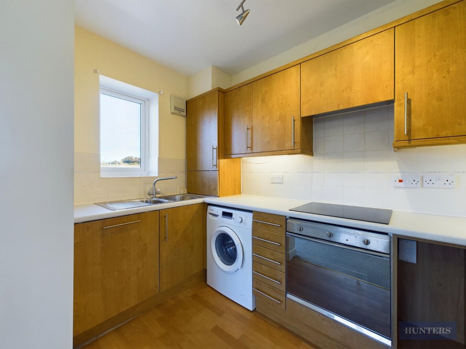 2 bedroom Flat for sale in Ingle Close, Scarborough