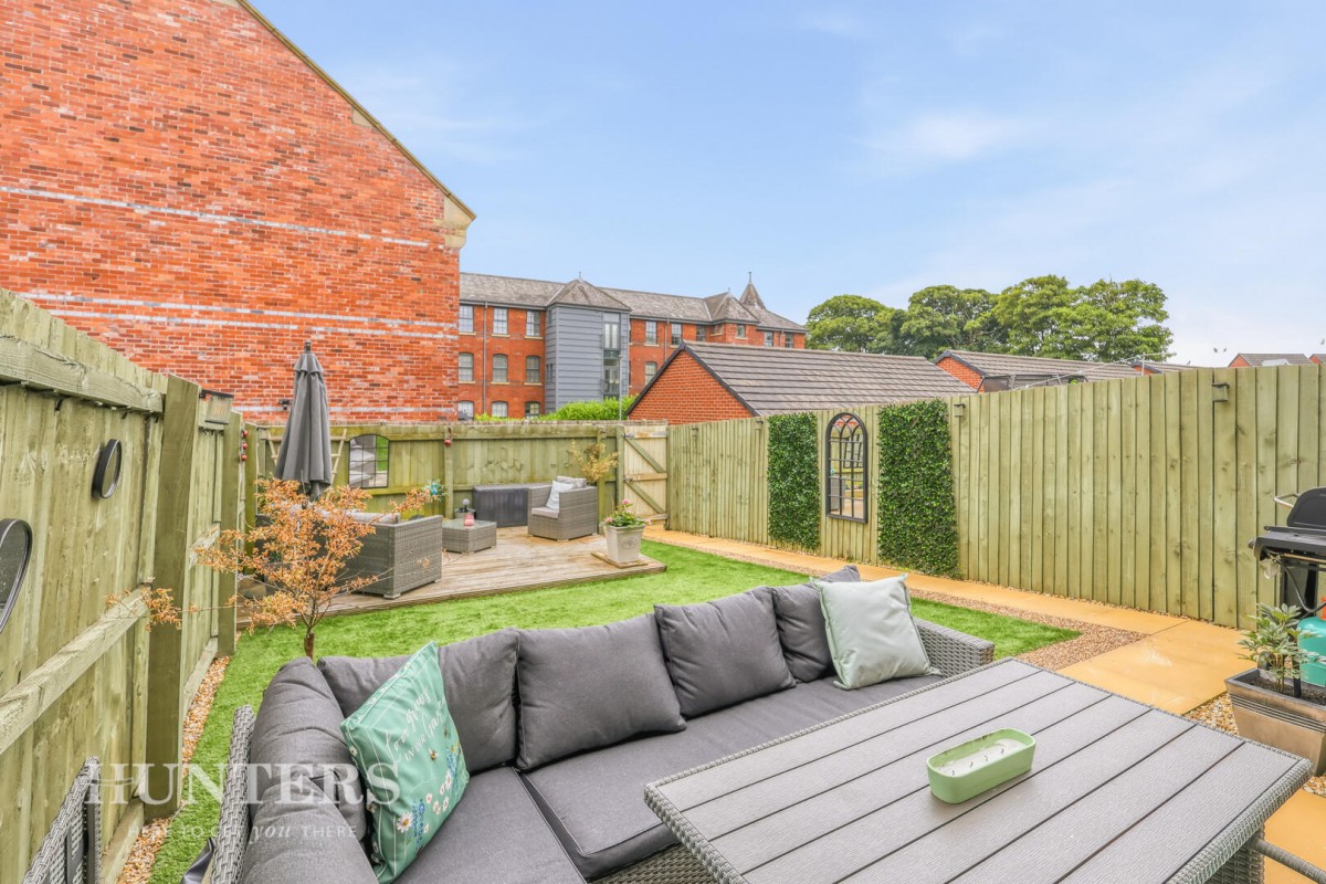 Oakhurst Drive, Wardle OL12 9SY