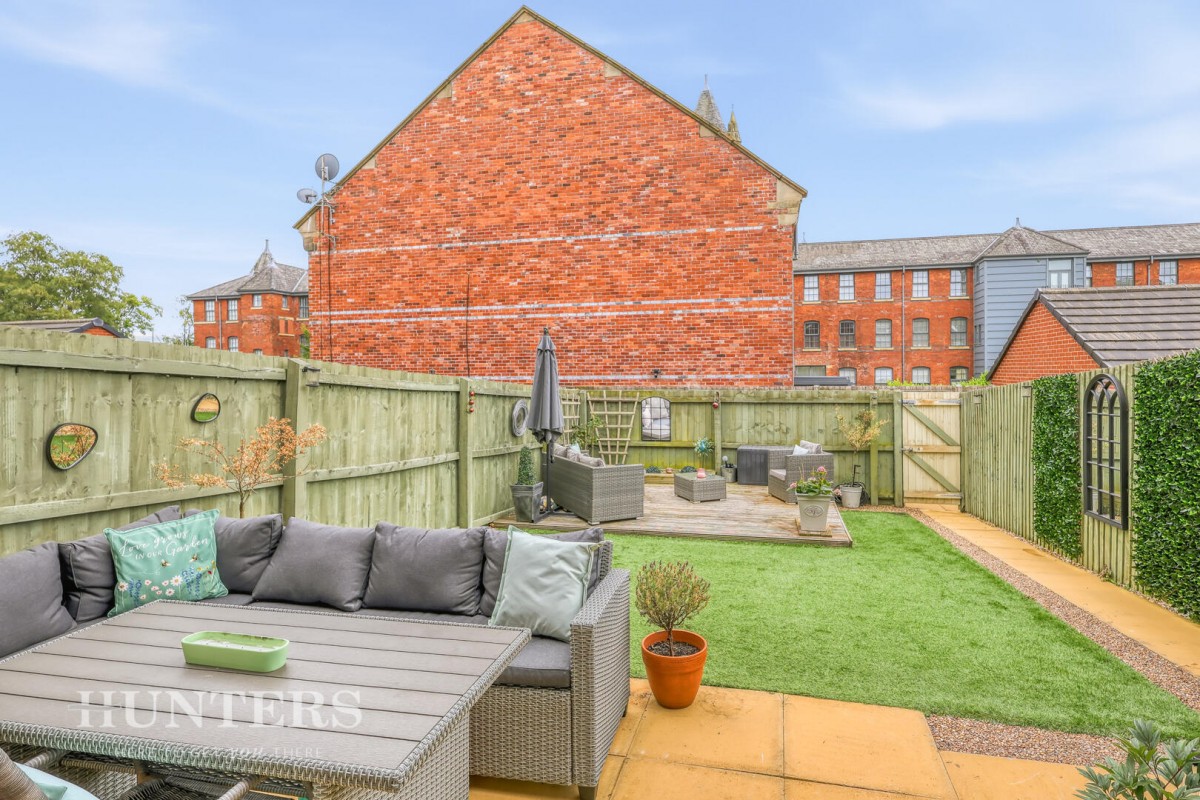 Oakhurst Drive, Wardle OL12 9SY